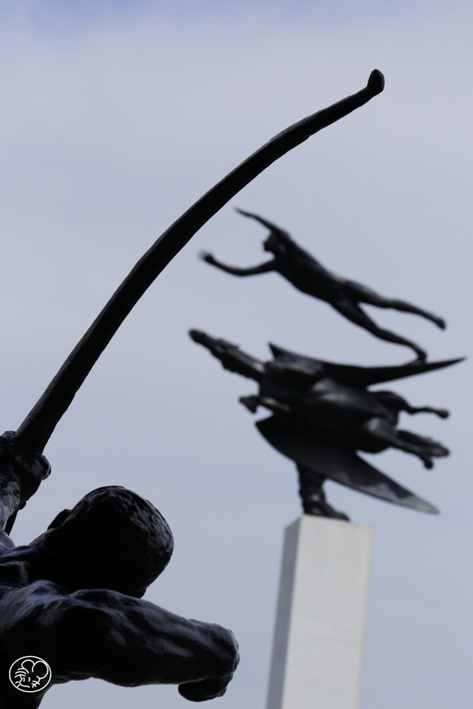 弓を引くヘラクレス