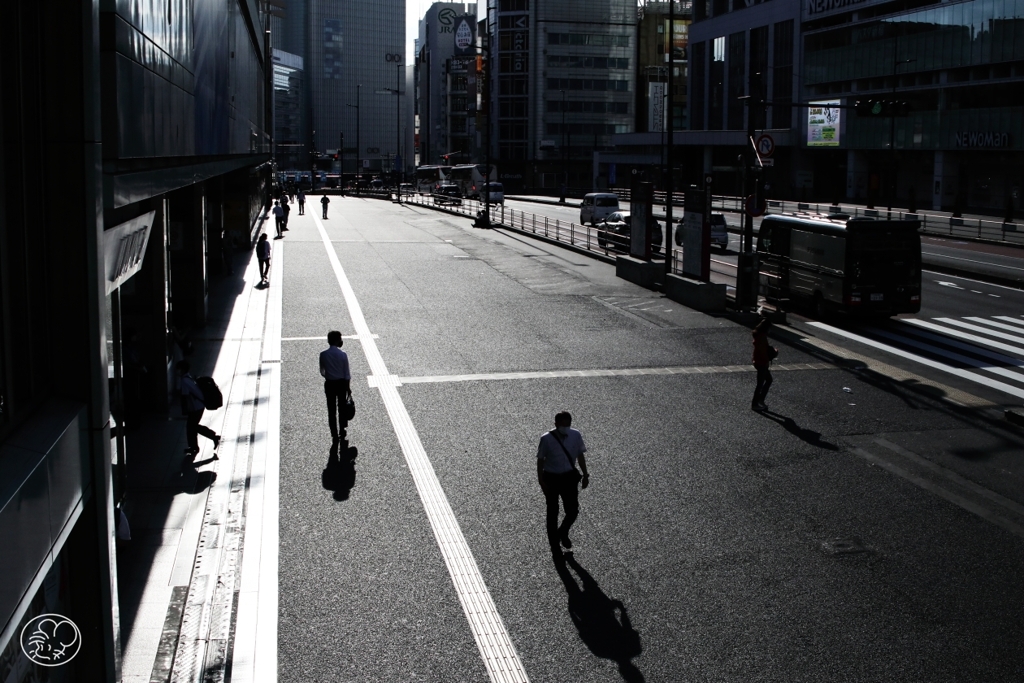 新宿午前６時　２３