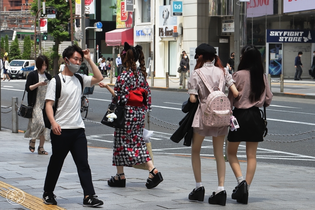 新宿アルタ前