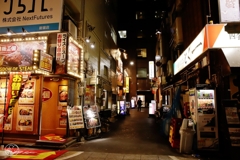 夜の新宿裏通り