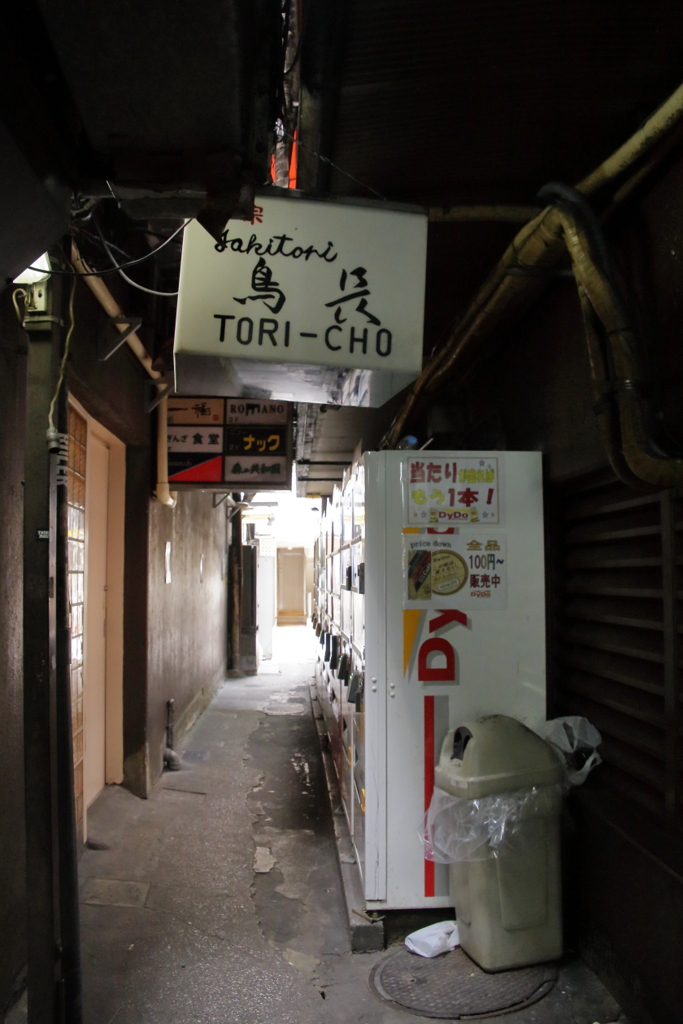 銀座の通り抜け道　１