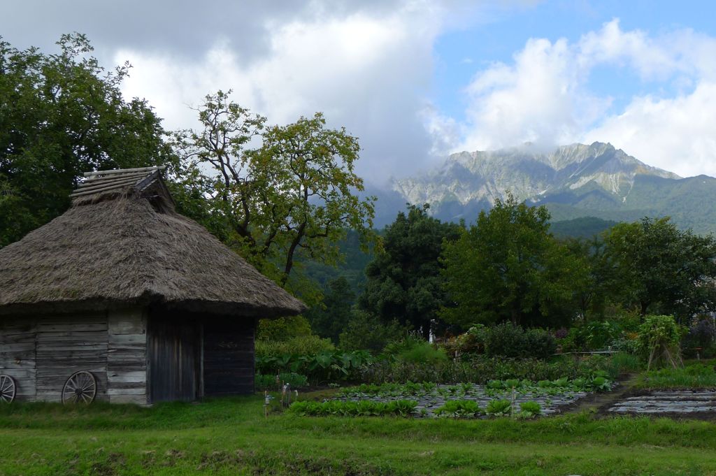 御机の茅葺小屋 2