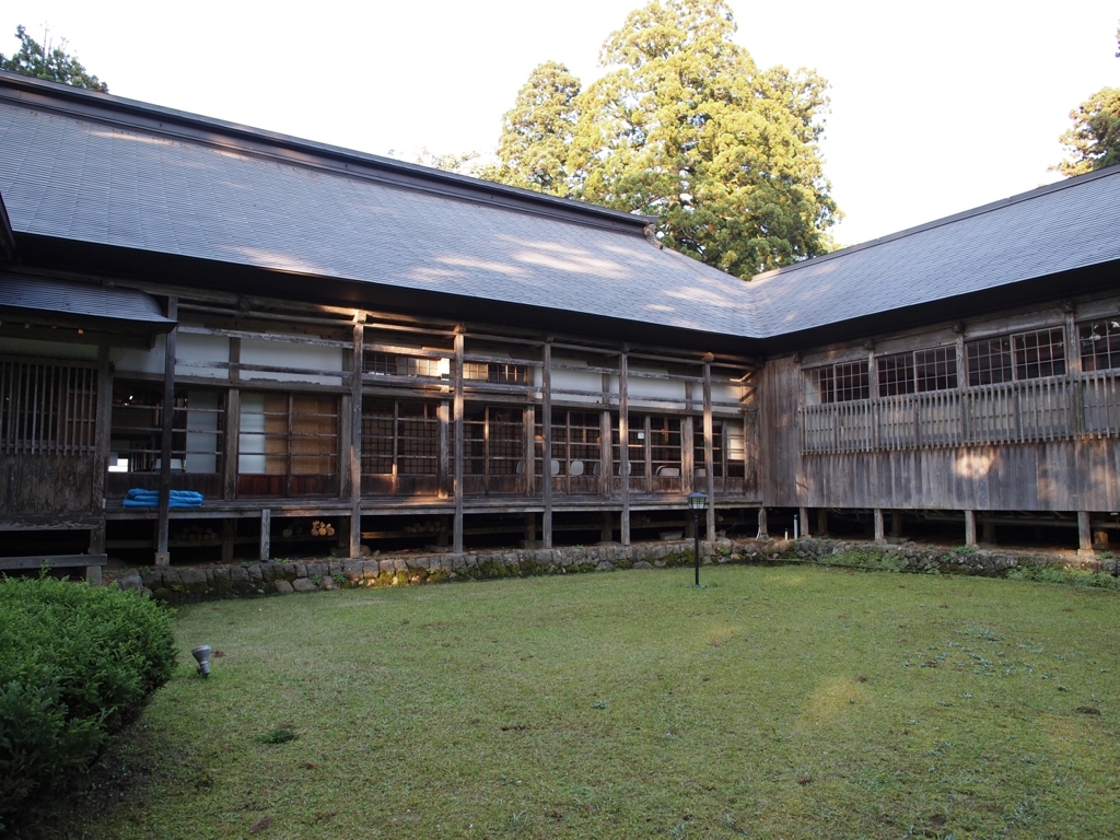羽黒山 斎館・庭