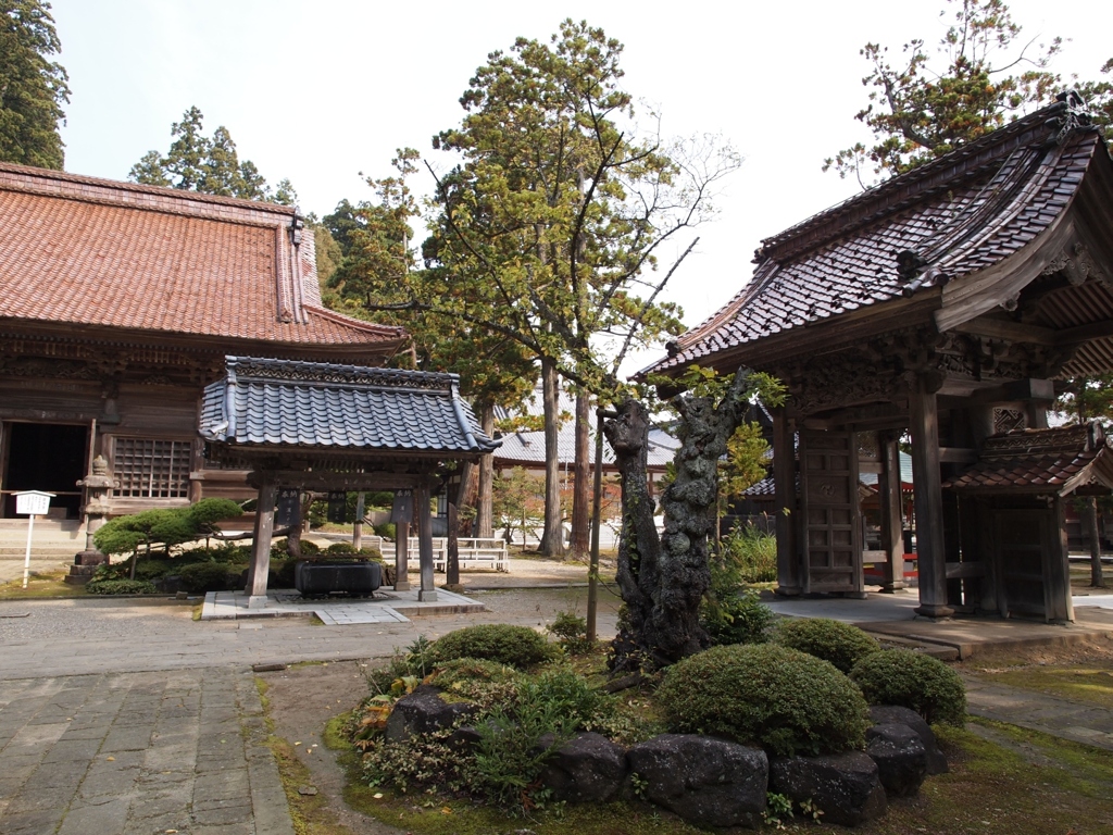 善寶寺 山門前の広場