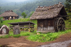 道祖神と水車小屋