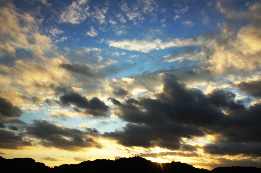 嵐の去った空の夕暮れ