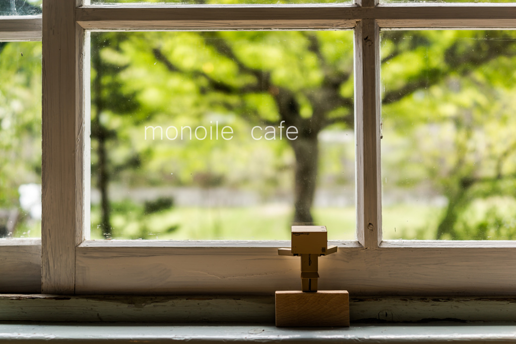 Danboard in monoile cafe
