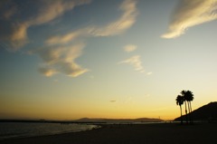 夏の須磨海岸の夕暮れ
