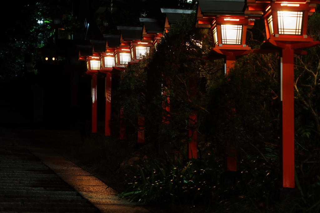 由岐神社へと続く石段