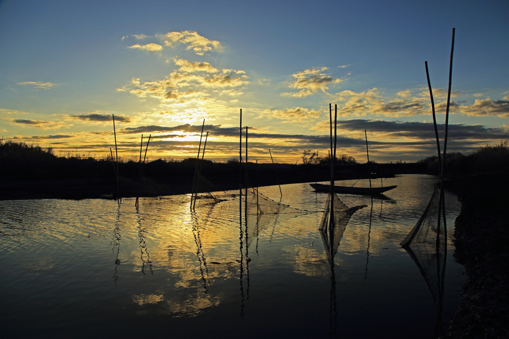 渡良瀬の朝～赤麻船とアミウケ漁