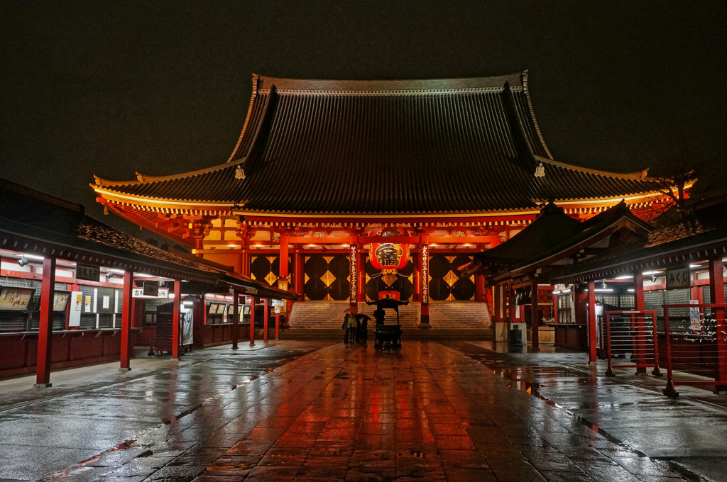 雨の浅草寺