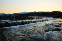 吾妻の山々に夕日が沈む頃