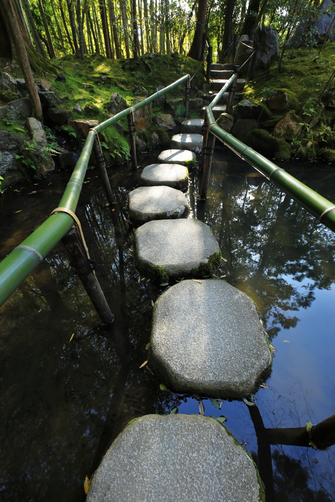 庭園の池の飛び石を渡って By 10point Id 写真共有サイト Photohito