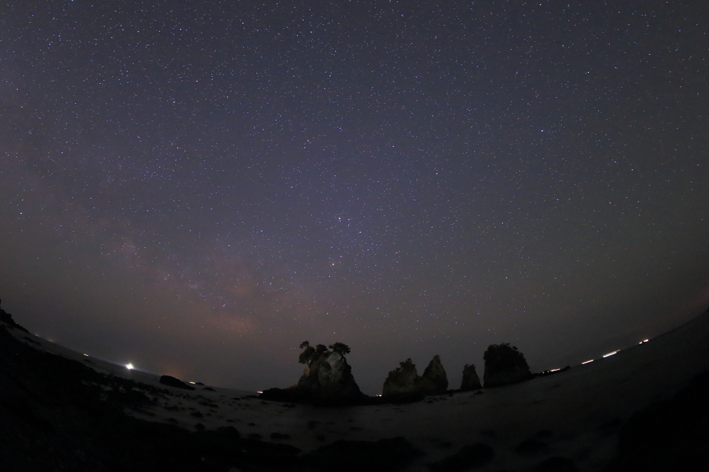 蓑掛岩に星が降る夜