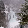 凍りついた平湯大滝を撮る