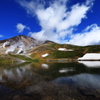 姿見の池に旭岳の荒ぶる山頂の姿を映して