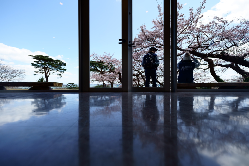 西行戻しの松公園のテラスにて