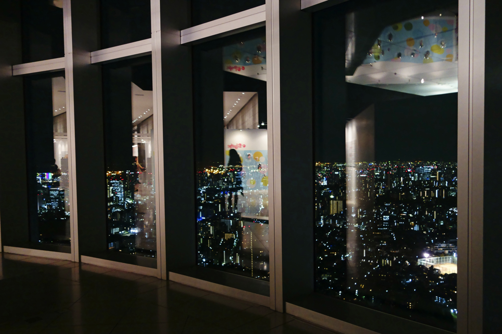 ヒルズの展望台には来たものの