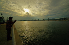 神戸港の夕暮れとイケメンPhotographer