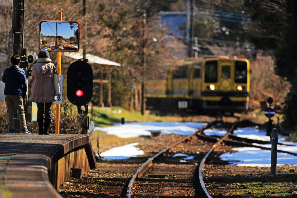 雪の残るいすみ鉄道