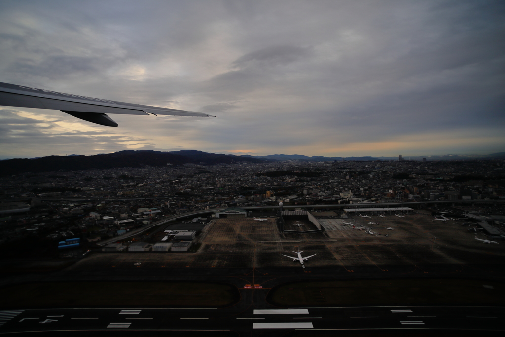 伊丹空港を飛び立つ