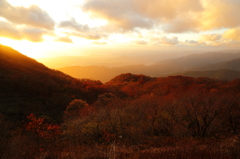 伊吹山は日暮れて、一気にオレンジの世界が広がっていった