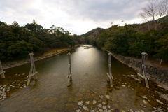 五十鈴川を渡る