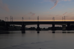 多摩川橋梁を通り過ぎる光跡