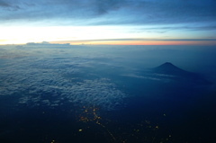 駿河湾上空から見る富士山