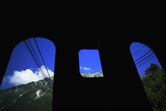遥か立山の頂きを臨む