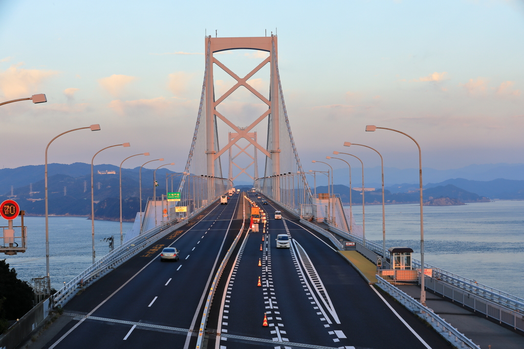 夕暮れの大鳴門橋