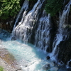 ブルーの美瑛川と白ひげの滝