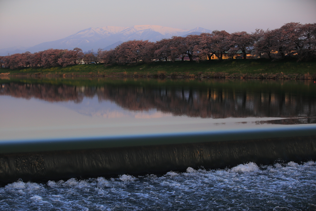 ようやく顔を見せてくれた蔵王の峰