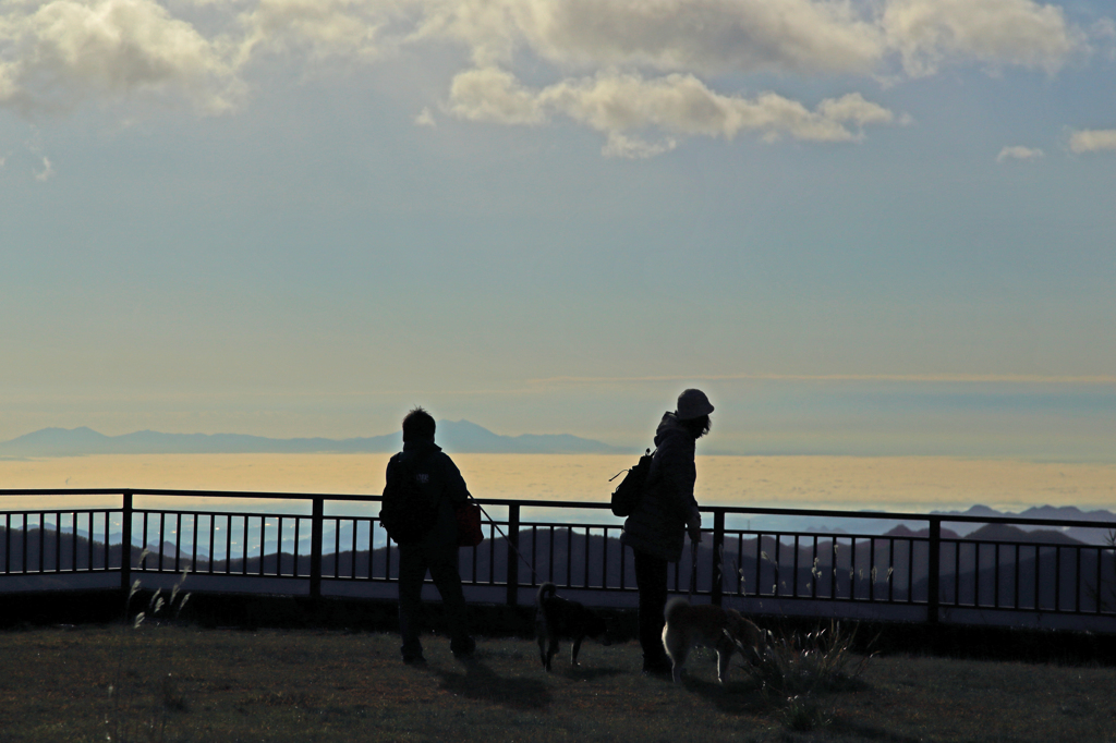 雲海を臨む