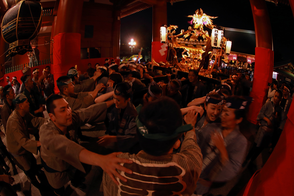 三社祭りの熱