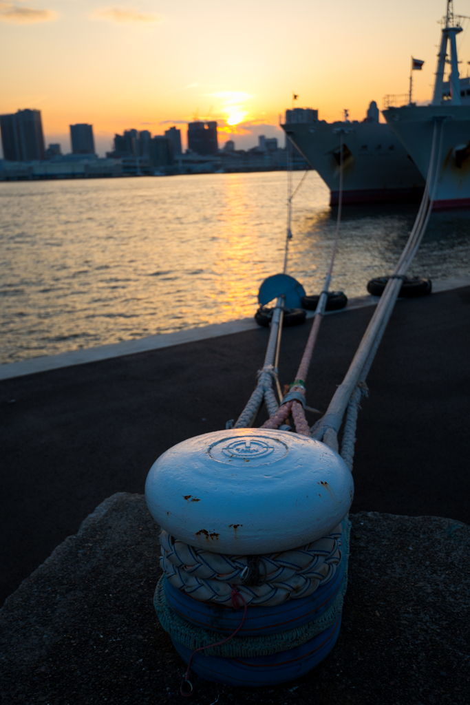 港の夕景