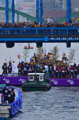 神輿三基川渡り