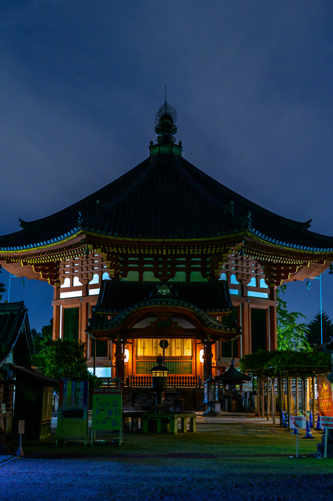 興福寺南円堂の夜