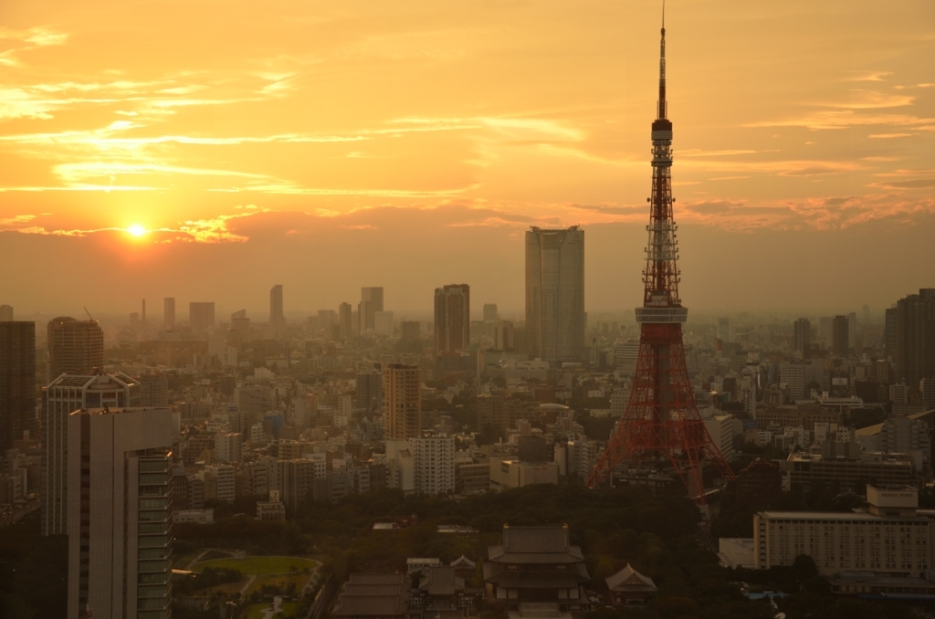 夕暮れも衣替えか。