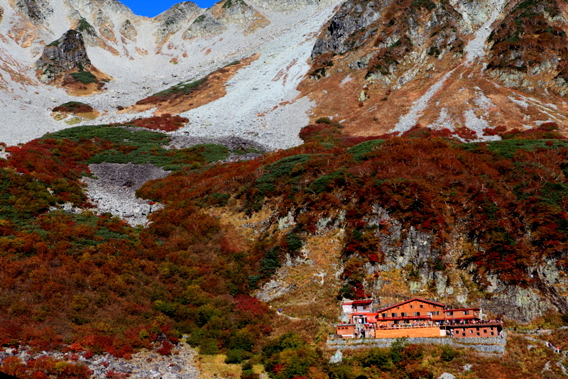 紅葉と涸沢小屋