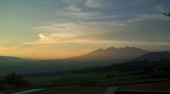 八ヶ岳を望む夕日・・・