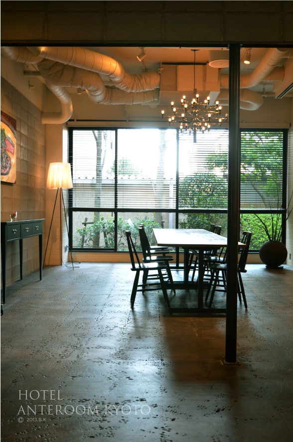 HOTEL ANTEROOM