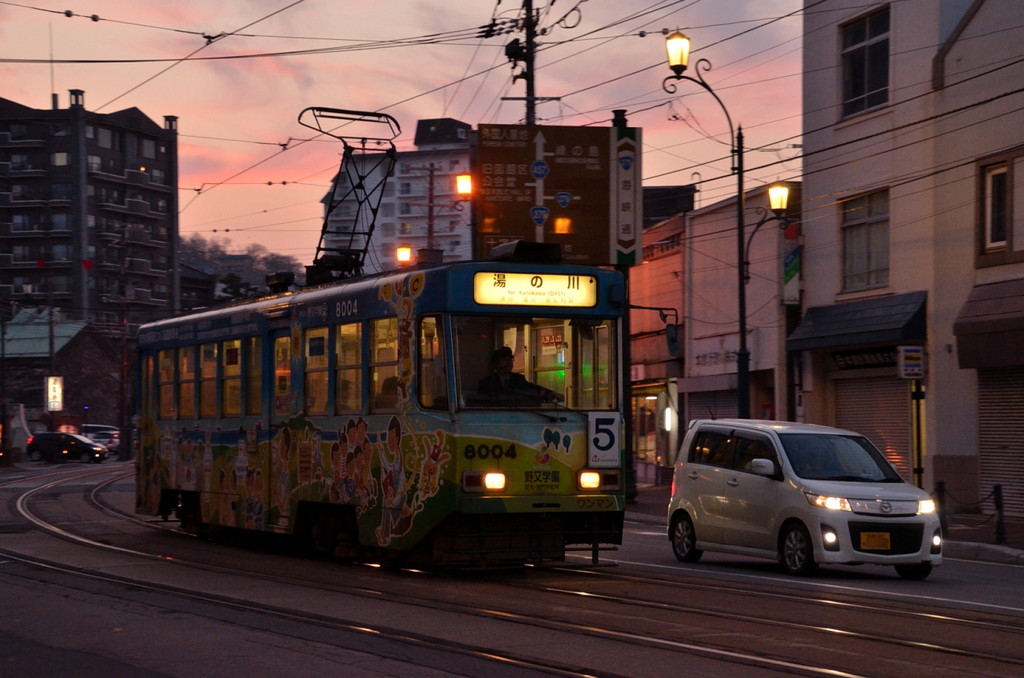 夕暮れ路面電車