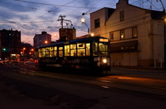 夕暮れの路面電車