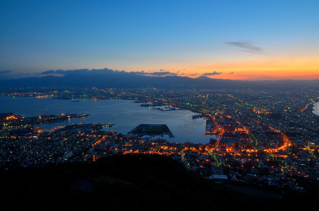 初秋の夜明け