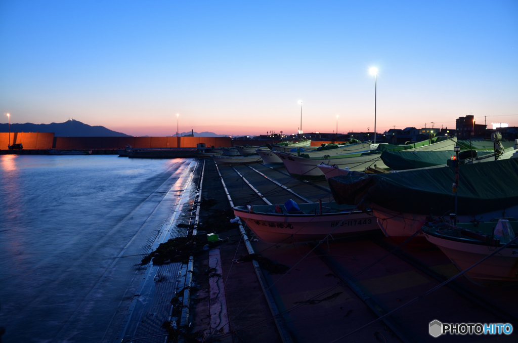 漁港の夕暮れ