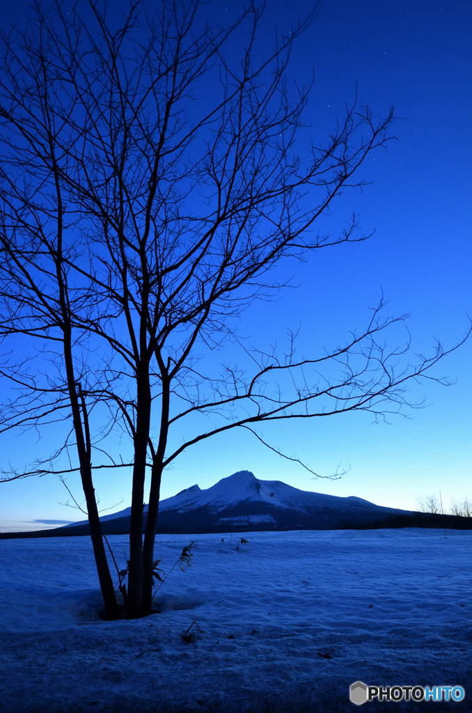 ブルーアワーの北海道駒ヶ岳