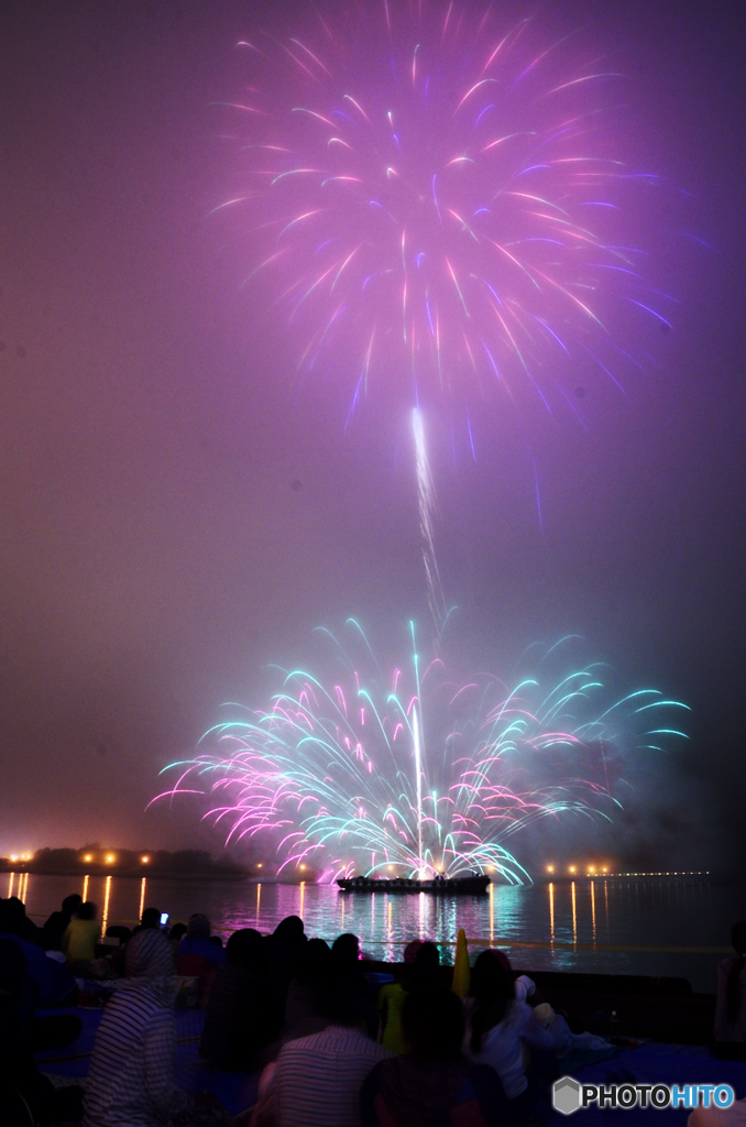 霧中の花火大会