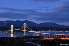 マジックアワーの白鳥大橋