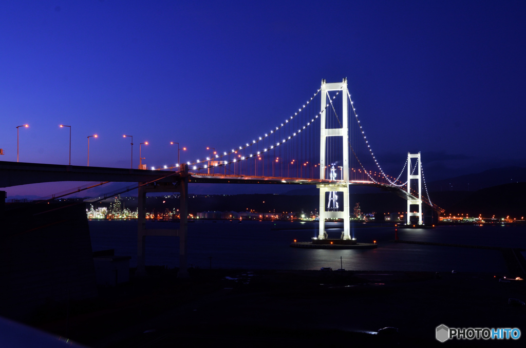 マジックアワーの白鳥大橋